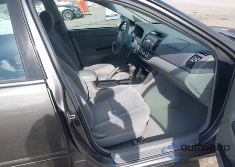 2005 Toyota Camry Le z USA, uszkodzony, nr VIN 4T1BE32K95U503953